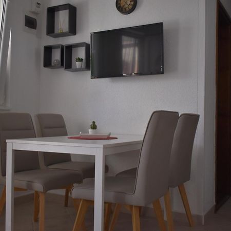 Apartmani Cvangic Vir Exterior foto